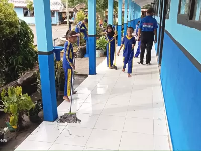 Kegiatan senam bersama setiap pagi di hari jumat, dilanjutkan dengan Jum'at Bersih