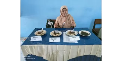 Kegiatan P5 membuat Pempek kelas 4. Proses pembuatan pempek dari mulai mengaduk adonan hingga menggo