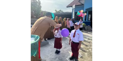 Gerakan Serentak Masa Pengenalan Lingkungan Sekolah SDN 2 Lubuk Seberuk Day 1